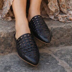 Matt Bernson Virtuoso Hand Woven Basket Weave Black Leather Flat Slip-On Mule